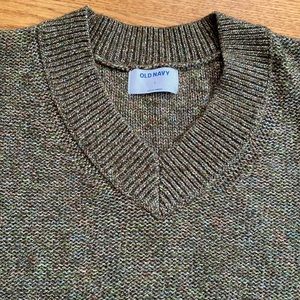 OLD NAVY VNECK PULLOVER
